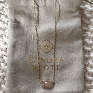 Kendra Scott Elisa Gold Pendant Necklace in Rose Quartz
